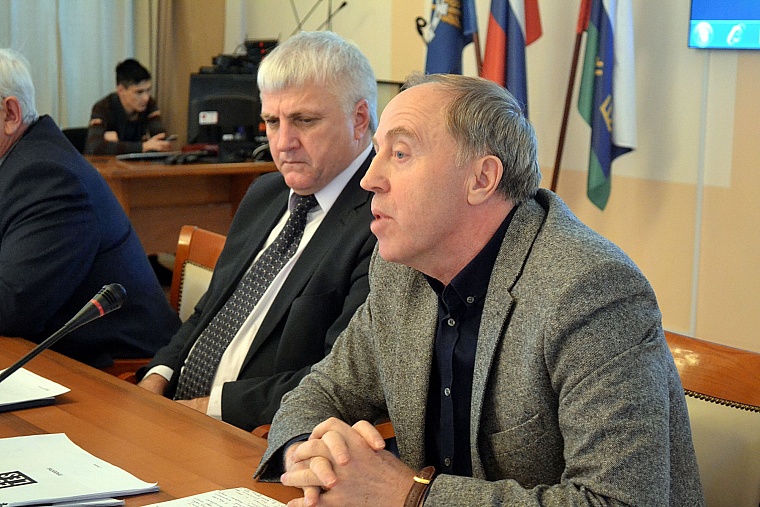 Депутаты облдумы предложили бесплатно давать землю специалистам на селе