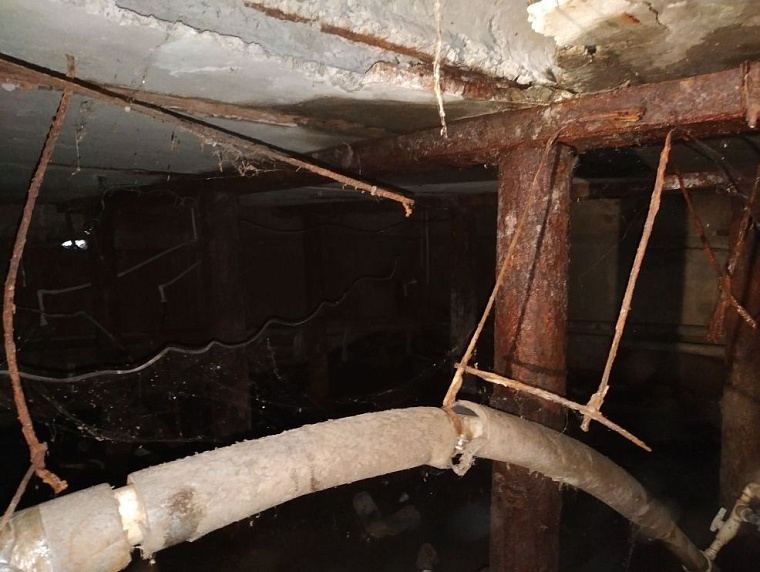 У «болгарской» высотки на Бабарынке провалился пол