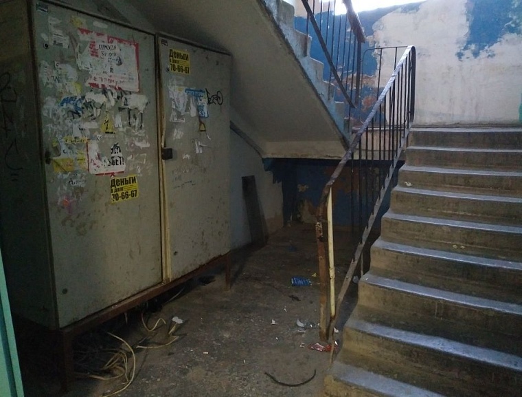 У «болгарской» высотки на Бабарынке провалился пол