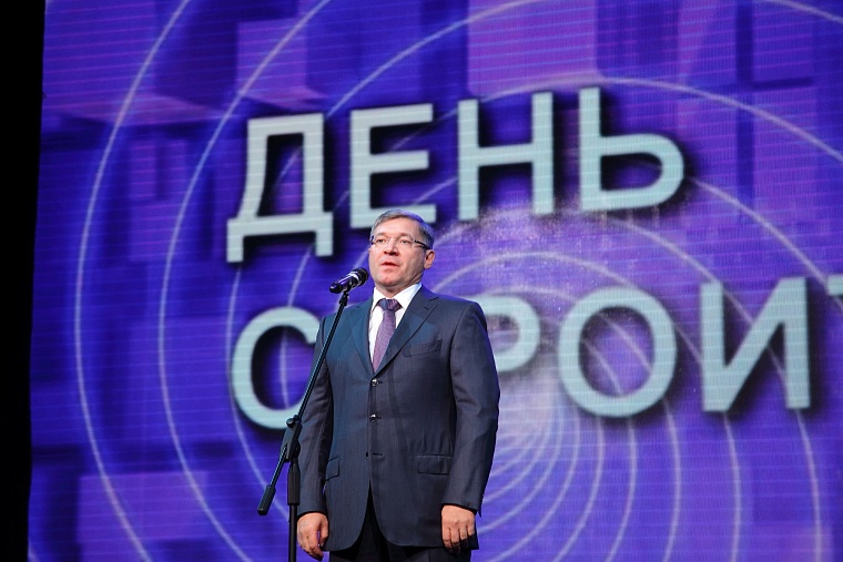 Глава региона поздравил строителей с профессиональным праздником