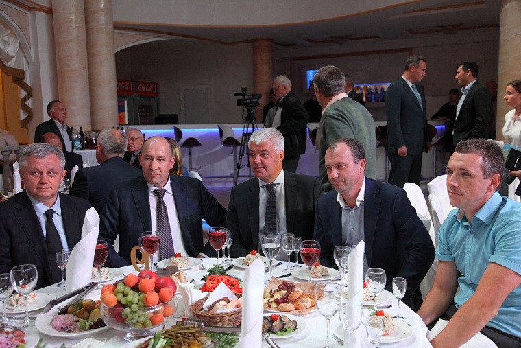 Глава региона поздравил строителей с профессиональным праздником