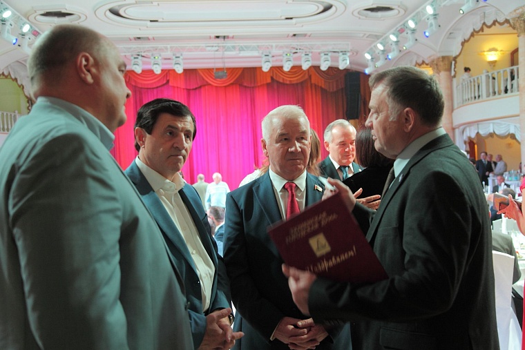 Глава региона поздравил строителей с профессиональным праздником