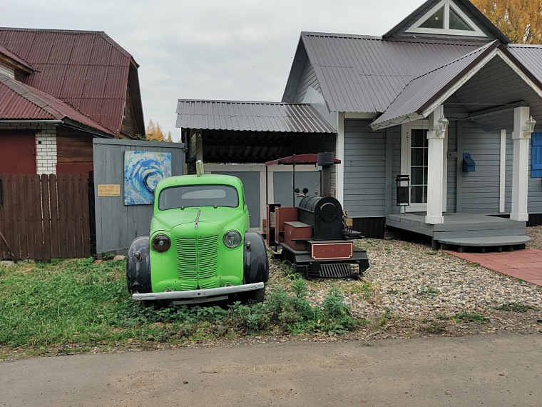 Встречаются и такие дедушки отечественного автомобилестроения. «Москвич-401»