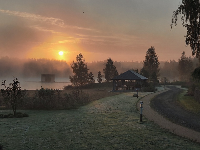 Безумные красоты утренней «Лисьей норы». Снято с террасы часов в шесть утра.