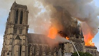 Пока вы спали: горел собор Парижской Богоматери, французов призвали покаяться