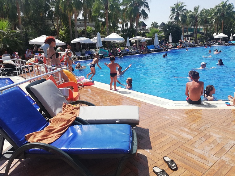 Еда огорожена, напитки в пластике: как изменился all inclusive в Турции