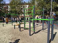 Во дворе дома на Тульской сделали шикарную спортивную и детскую площадку