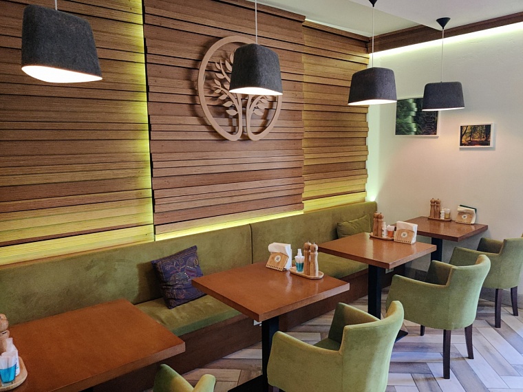 У каждого столика свое освещение