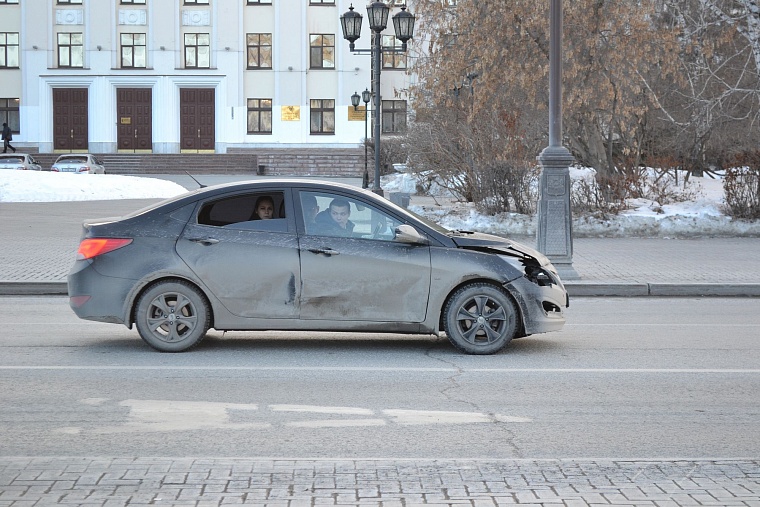 Жители «Пизанской башни» на Лесобазе четыре дня выходили к областной думе