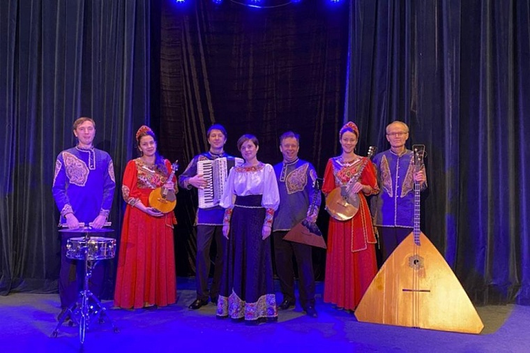 Афиша на уик-энд: поэтический вечер, армянский дудук и русские царицы