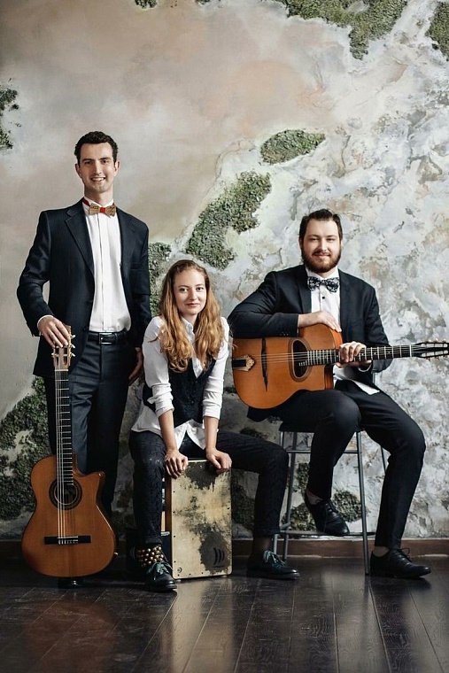 Афиша на уик-энд: поэтический вечер, армянский дудук и русские царицы