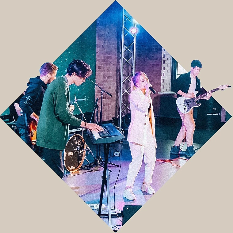 Афиша на уик-энд: звуковая медитация, экскурсия на сыроварню и "Белый орел"