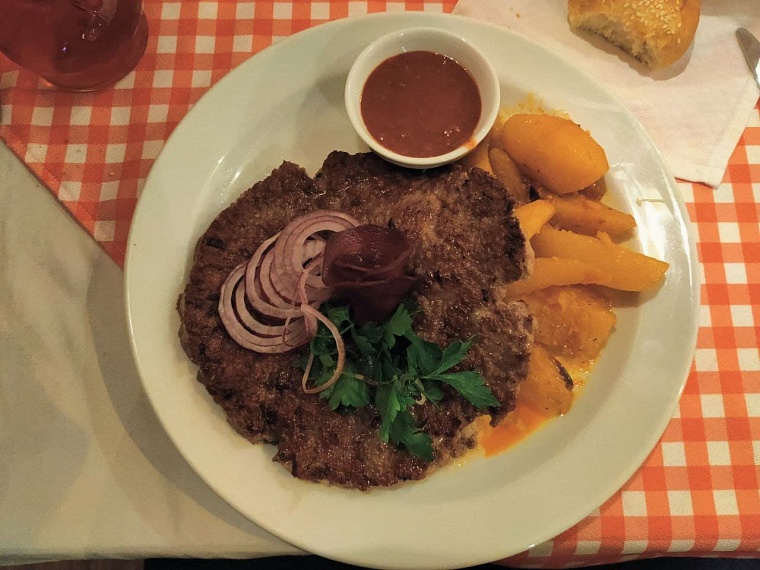 Чорба и плескавица. Чем удивляет сербская кухня в Тюмени