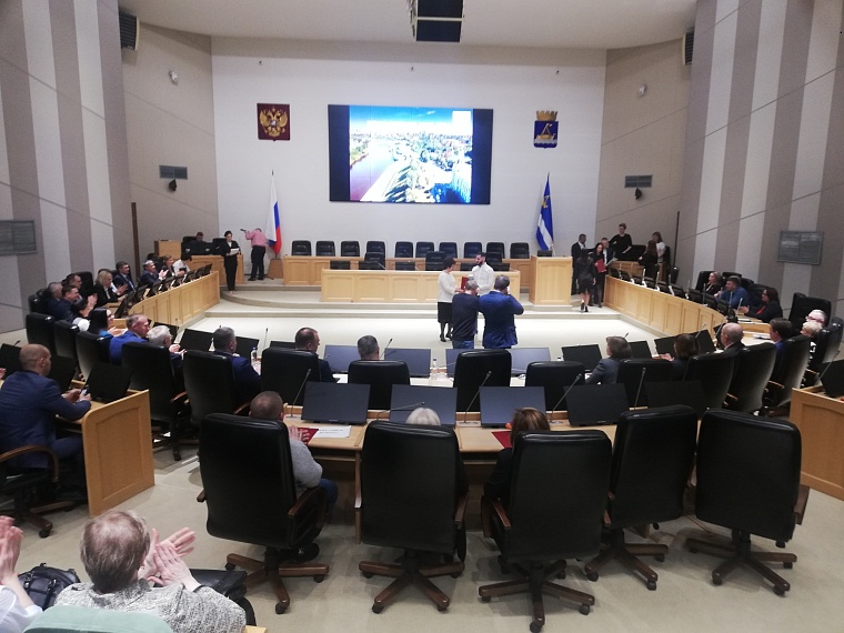 Светлана Иванова вручила награды Тюменской городской думы работникам ЖКХ