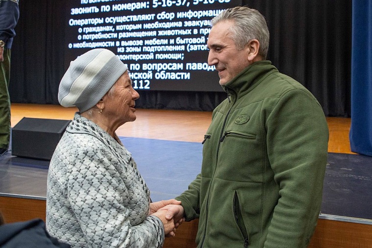 Александр Моор ответил жителям Ишима на вопросы об эвакуации и местах для автомобилей