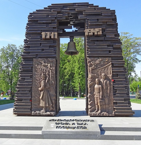 Депутаты гордумы поздравляют железнодорожников с профессиональным праздником