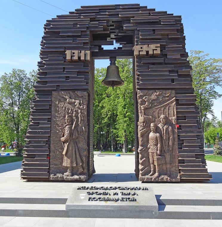 Депутаты гордумы поздравляют железнодорожников с профессиональным праздником