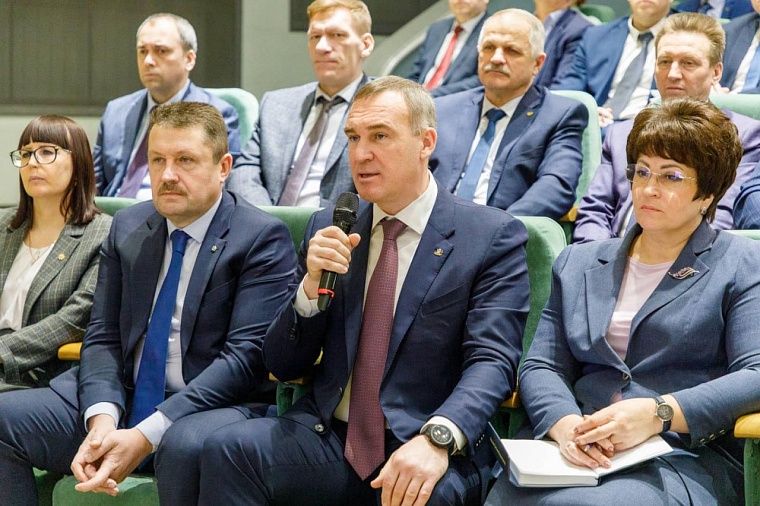 Глава Тюмени Руслан Кухарук поднялся на второе место в медиарейтинге глав столиц УрФО