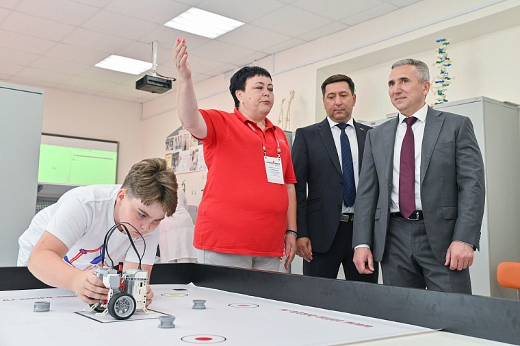 Александр Моор: В этом учебном году в школы Тюменской области пойдет четверть миллиона учеников