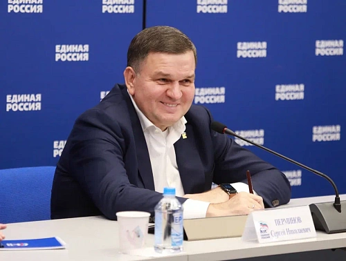 Политологи: российское общество поддерживает политику "Единой России"