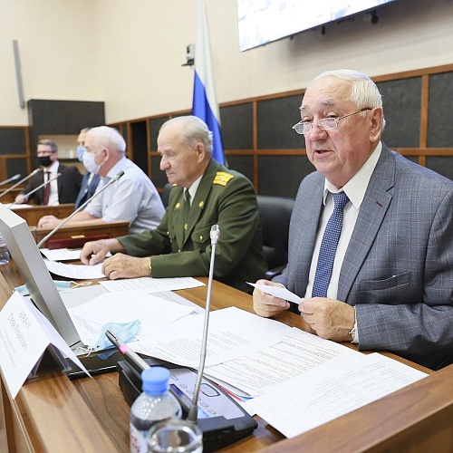 Губернатор поздравил Тюменский областной совет ветеранов с 35-летием