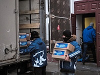 "Единая Россия" отправила десятки тонн гуманитарной помощи для беженцев Донбасса