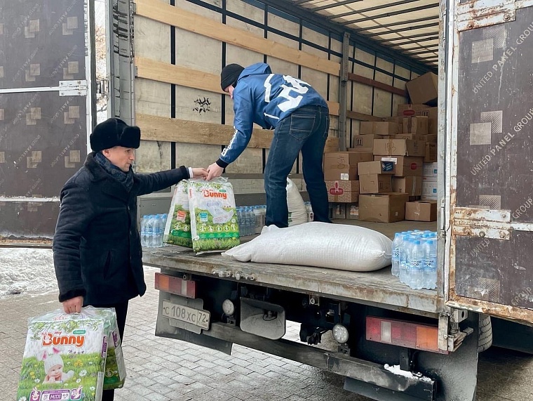 "Единая Россия" отправила десятки тонн гуманитарной помощи для беженцев Донбасса