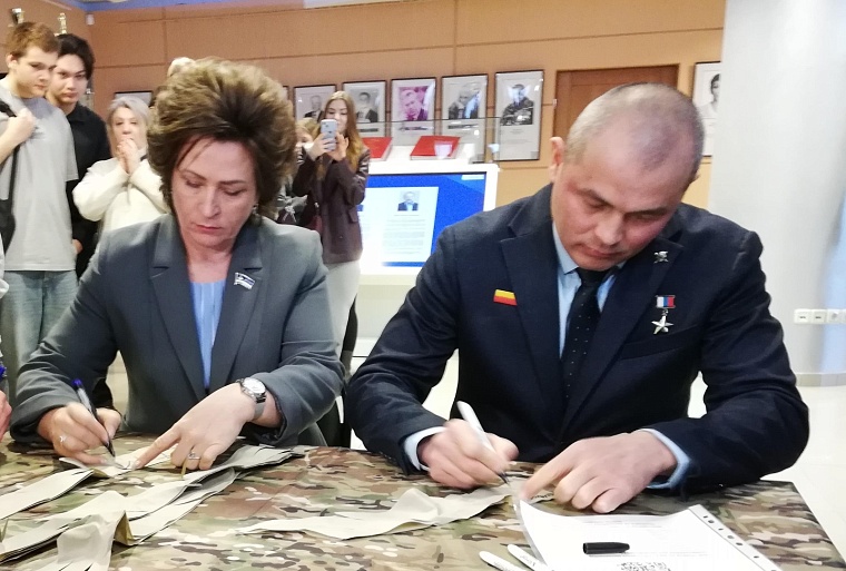 В Год героев в Тюменской городской думе появились новые традиции