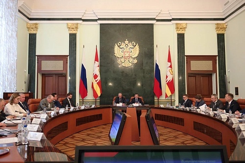 Губернатор Александр Моор сегодня работает в Челябинске