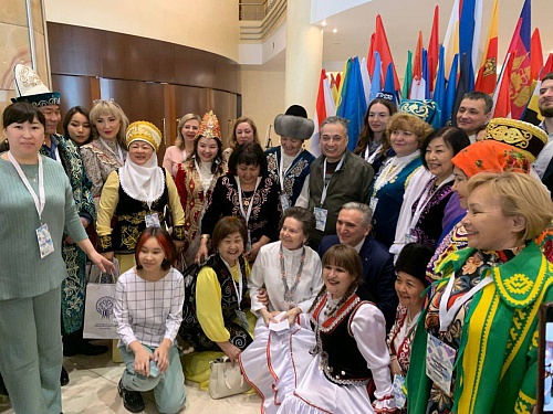 Александр Моор передал 100 турпутевок юным жителям Югры