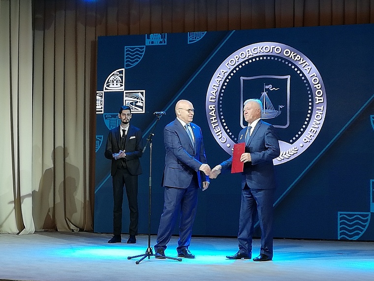 Евгений Заболотный вручил награды сотрудникам Счетной палаты Тюмени