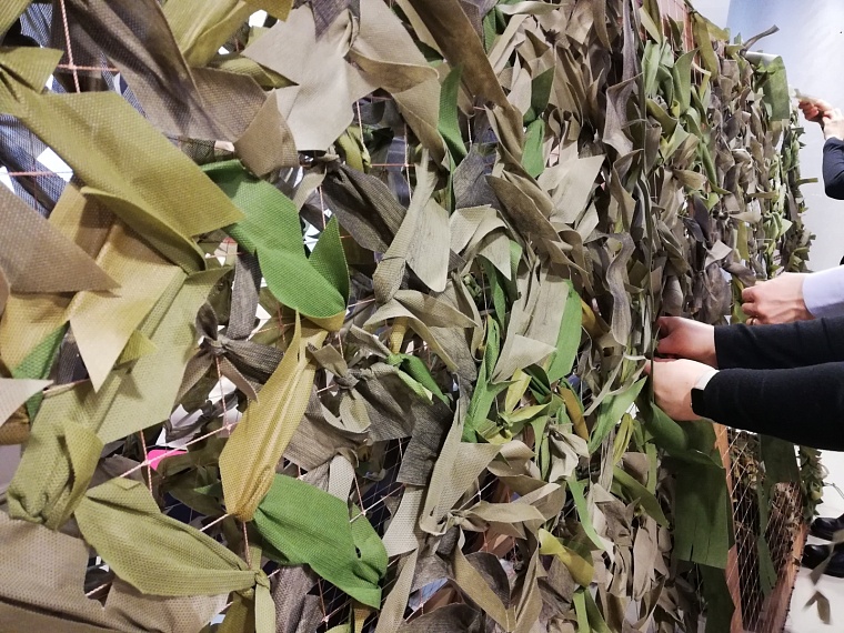 Тюменская городская дума передала сплетенные маскировочные сети на СВО