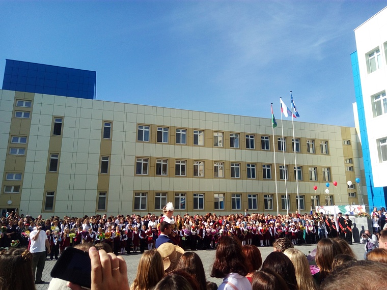 Торжественные линейки в школах предлагают признать уважительной причиной отсутствия на работе