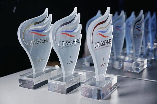 Александр Моор призвал поддержать инициативы тюменцев голосованием на премии «Служение»