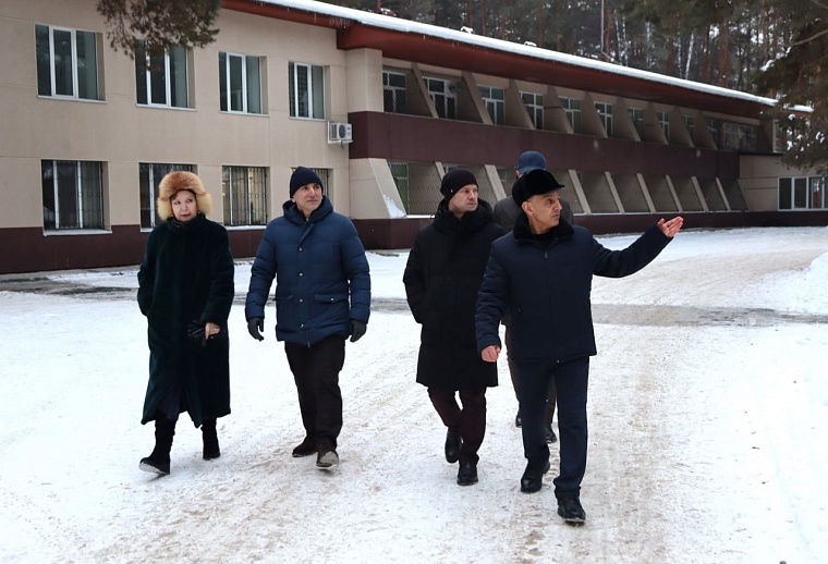 Губернатор Александр Моор оценил работу областного центра профилактики и реабилитации