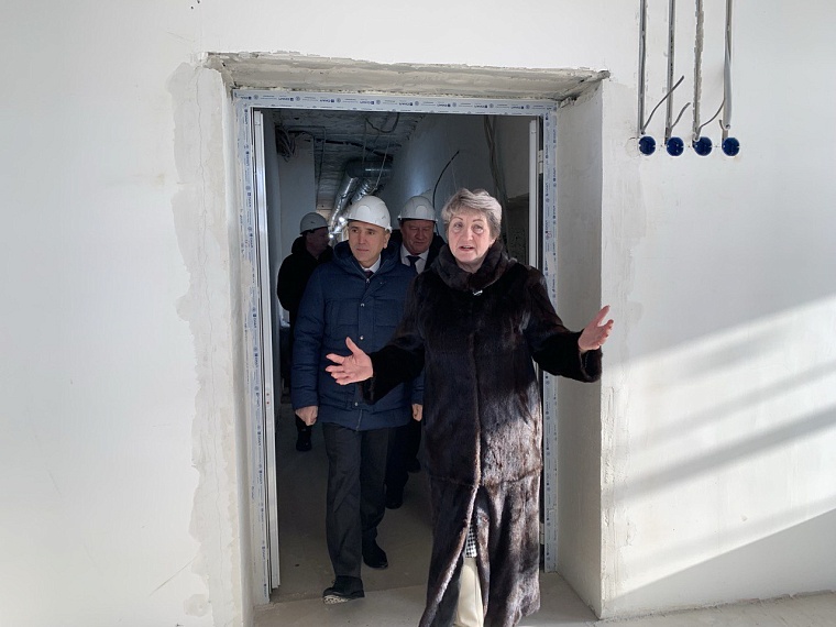 В Большом Сорокино Александр Моор осмотрел квартиры для участников СВО и посетил ремонтируемые соцобъекты