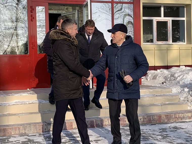 В Большом Сорокино Александр Моор осмотрел квартиры для участников СВО и посетил ремонтируемые соцобъекты