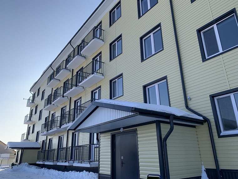 В Большом Сорокино Александр Моор осмотрел квартиры для участников СВО и посетил ремонтируемые соцобъекты