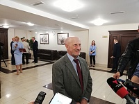 Евгений Колтун и Леонид Окунев получили знаки почётных граждан Тюмени