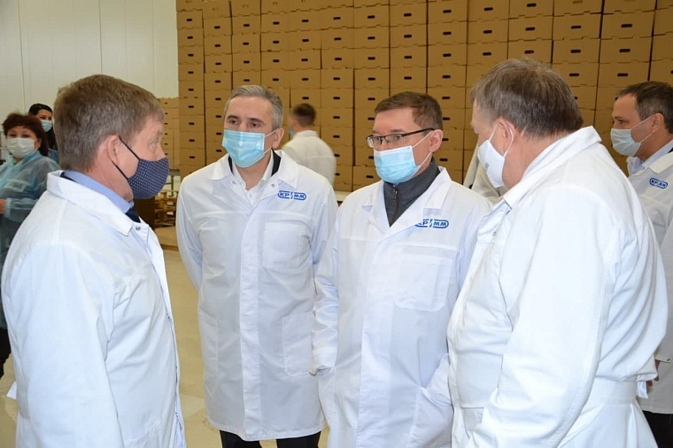 Владимир Якушев и Александр Моор побывали на заводе агрофирмы "КРиММ"