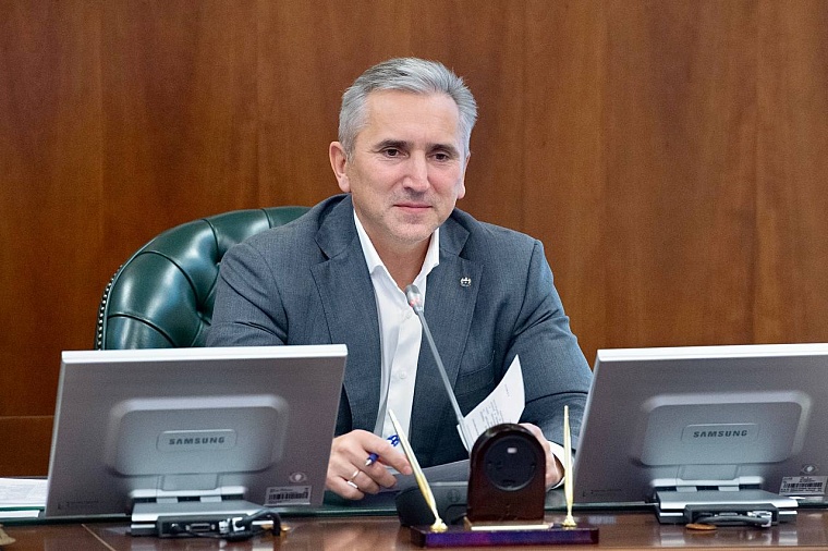 Александр Моор поддержал многодетные семьи Мавлюкаевых и Ивановых в решении их жилищных проблем