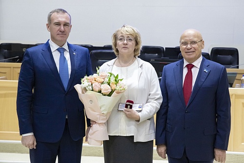Известные тюменцы могут получить нагрудный знак «За заслуги перед городом» в День народного единства