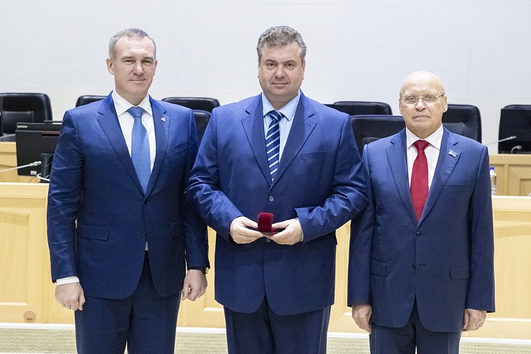 Известные тюменцы могут получить нагрудный знак «За заслуги перед городом» в День народного единства
