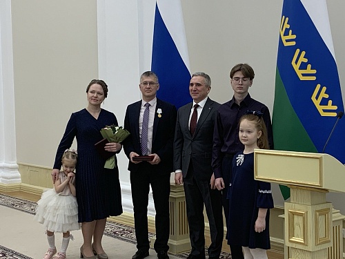 Губернатор Александр Моор вручил государственные награды тюменцам