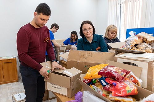 В приемных депутатов гордумы собрали около 300 посылок для участников СВО