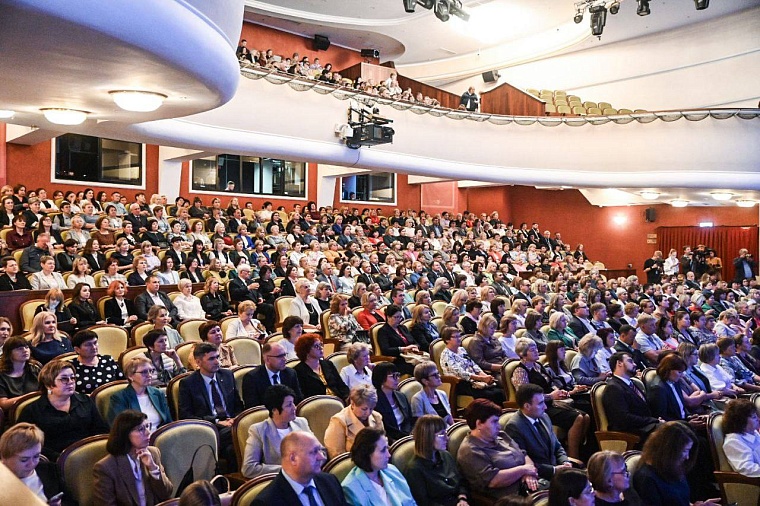 Александр Моор: Мы приступили к комплексной модернизации региональноного образования