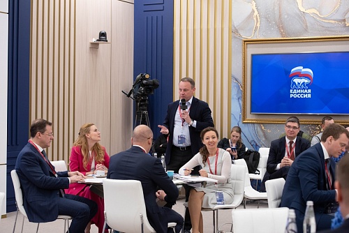 Единороссы на ПМЭФ-2022 рассказали о промежуточных итогах народной программы