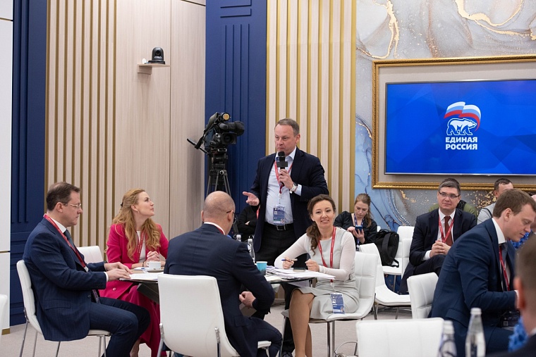 Единороссы на ПМЭФ-2022 рассказали о промежуточных итогах народной программы