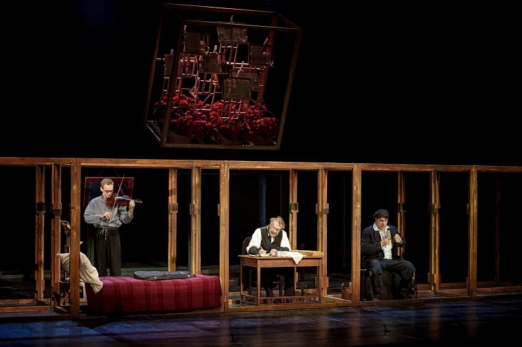 В Тобольске Артем Жога и Александр Моор посмотрели спектакль «Матросская тишина» с Владимиром Машковым