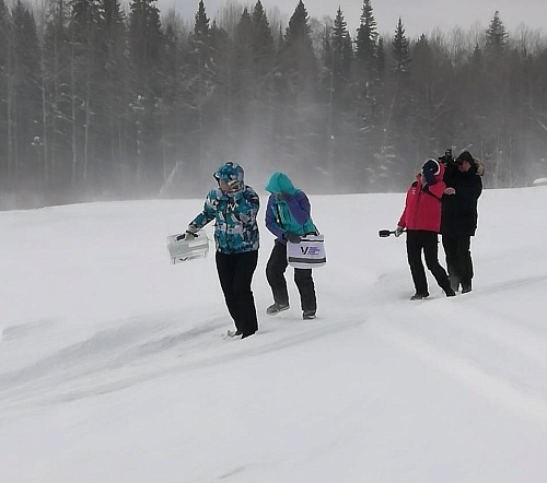 В Тюменской области члены избиркома добирались к избирателям на вертолете